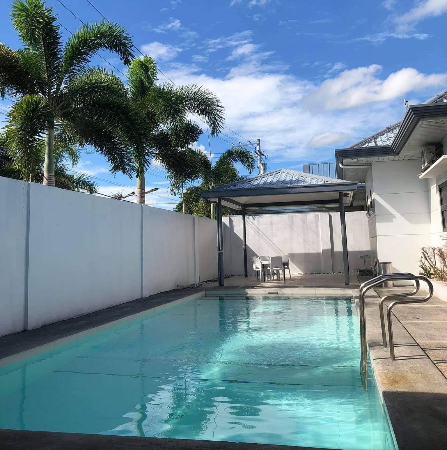 Timog pool villa